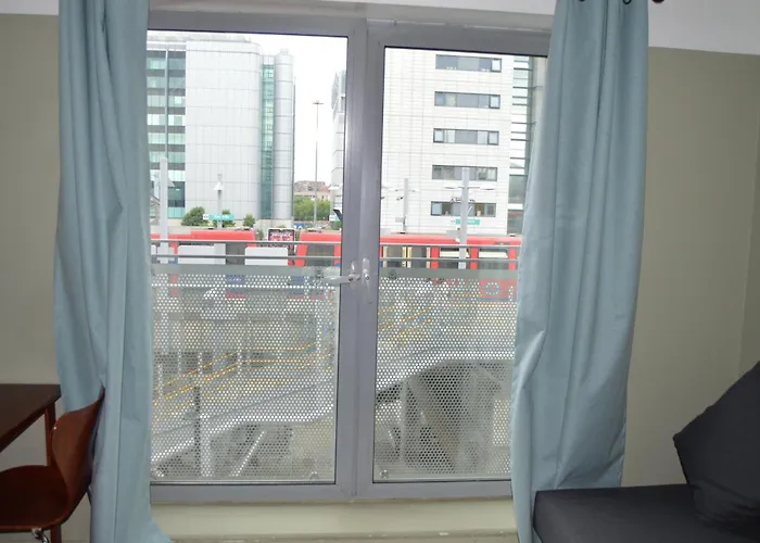 Entire Apartment Next To Canary Wharf In London
